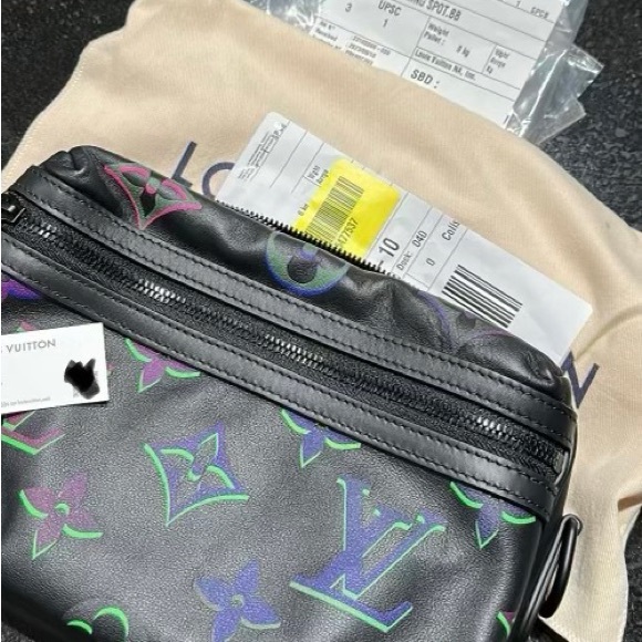 Louis Vuitton - Comet Messenger PM - M22495 - Picture 5 of 5